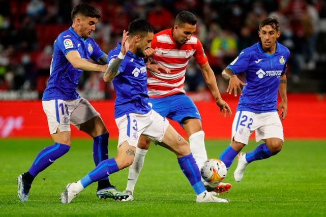 加时末段西甲焦点战，孟菲斯灰熊绝杀压哨，赛场秩序良好，临场指挥获称赞的简单介绍