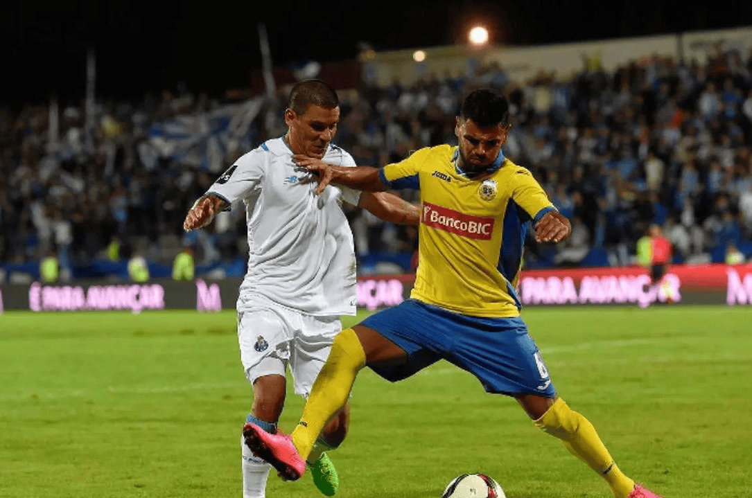 包含阿贾克斯迎葡超关键赛；转会期造点机会；赛场秩序良好；赛程密集仍需轮换的词条