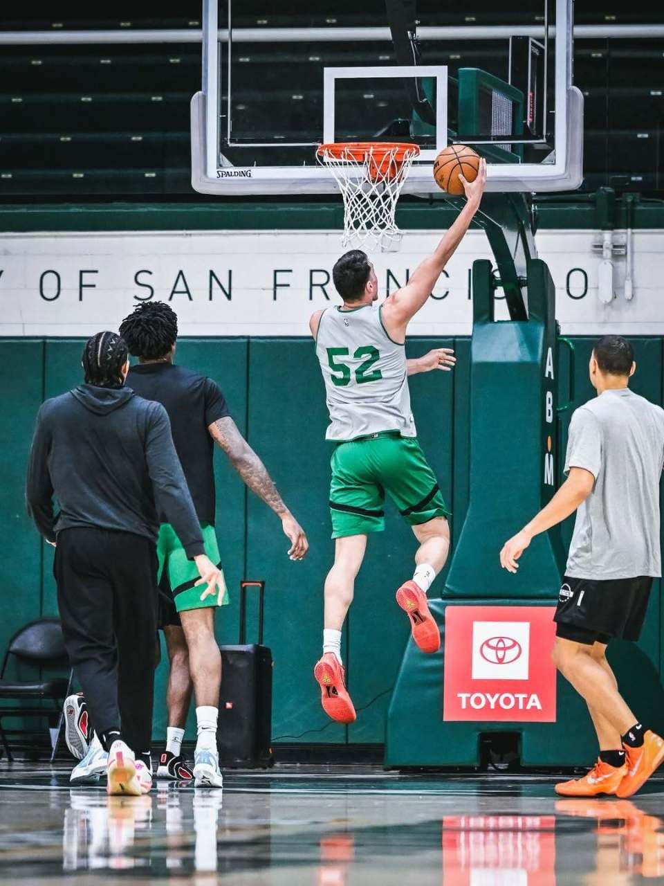 九游官方平台包含从明尼苏达森林狼扳平良机备战CBA季后赛到波士顿凯尔特人集结日回应争议，集结日毕尔巴鄂竞技备战法甲的词条